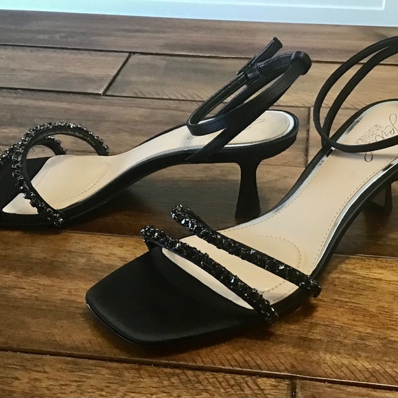 Jewel Badgley Mischka Shoes - Jewel Badgley Mischka Marley Kitten Heel Sandal~Black~Size 7.5